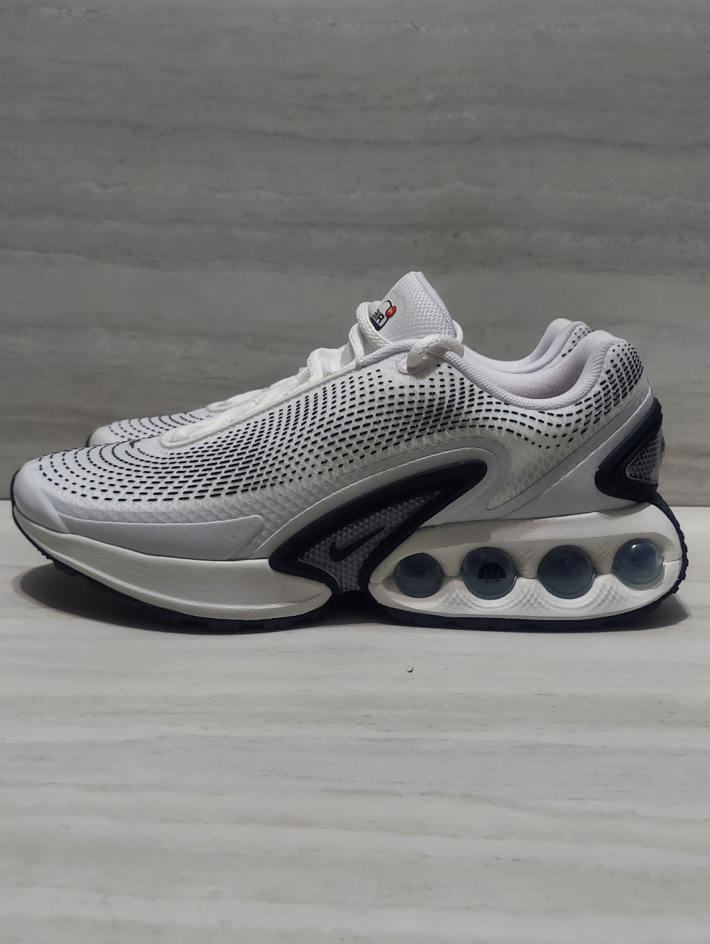Nike Air Max DN White/Black Size: 8